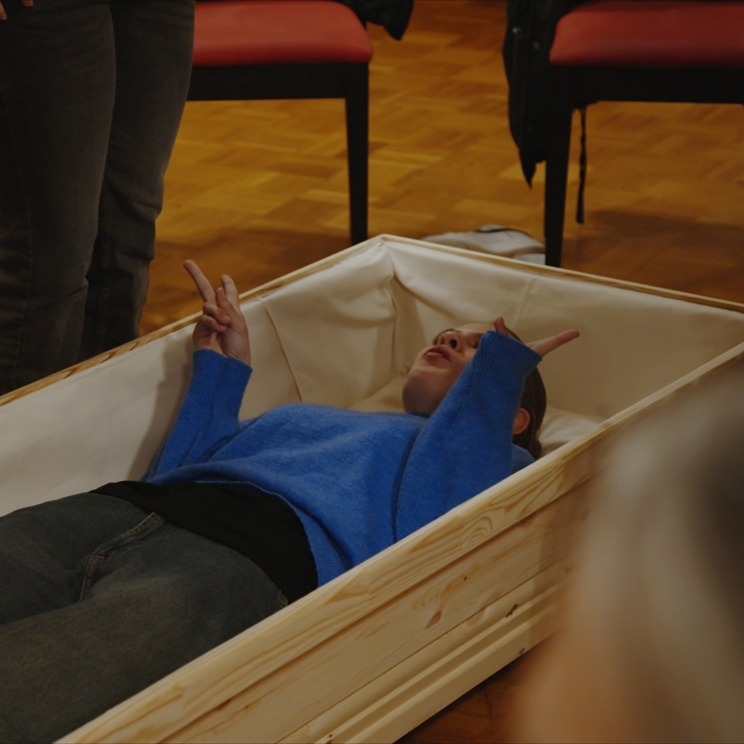 Postproduktions-förderung der Medienförderung RLP für »DER TOD IST EIN ARSCHLOCH« & mindjazz pictures als Verleih für Kinostart 2025